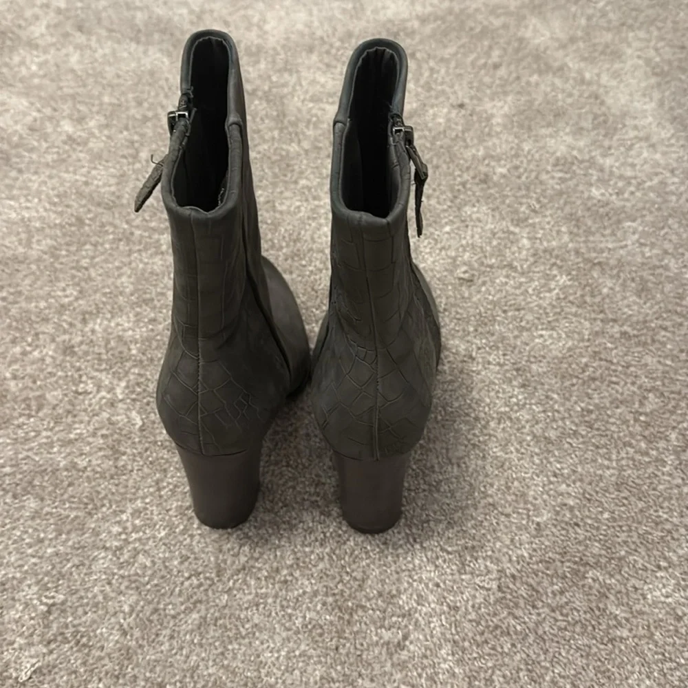 Sam Edelman gray Heeled Boots Sleek Suede Design - Picture 4 of 4